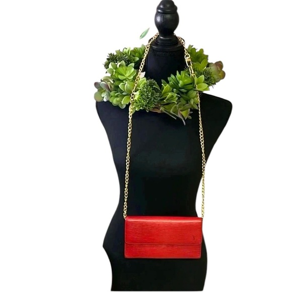 Louis Vuitton Epi long wallet in red - Picture 2 of 16